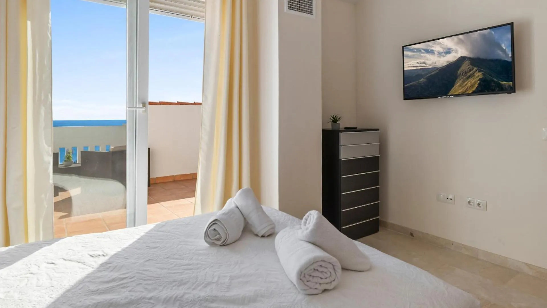 Breathtaking Beachfront Terrace In Manilva By Costarentals - Ref M45 Spanje