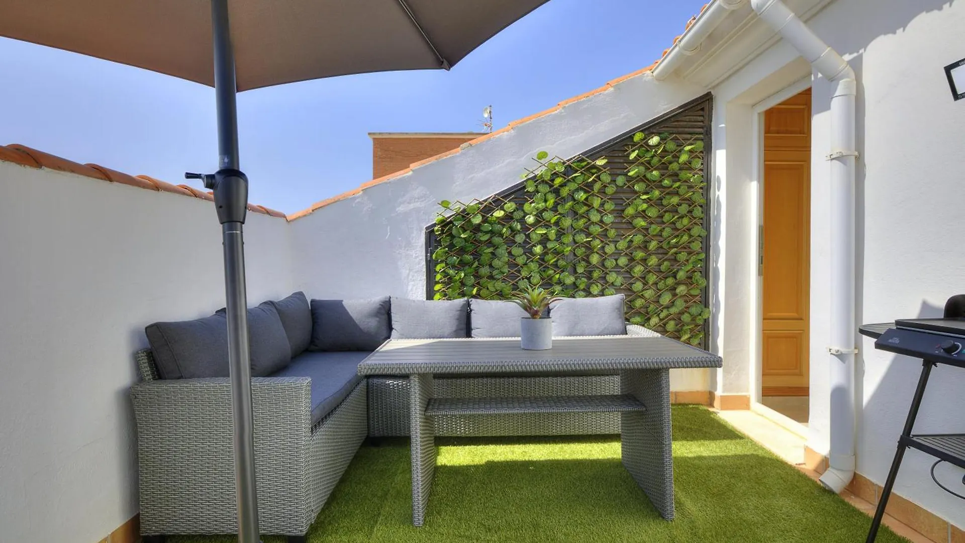 Apartment Breathtaking Beachfront Terrace In Manilva By Costarentals - Ref M45